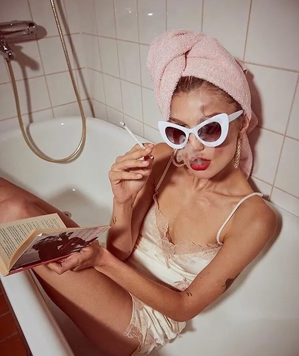 Singles event atmosphere